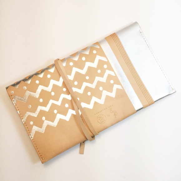 Alana Hadid X Lou & Grey Leather Clutch - Picture 5 of 8